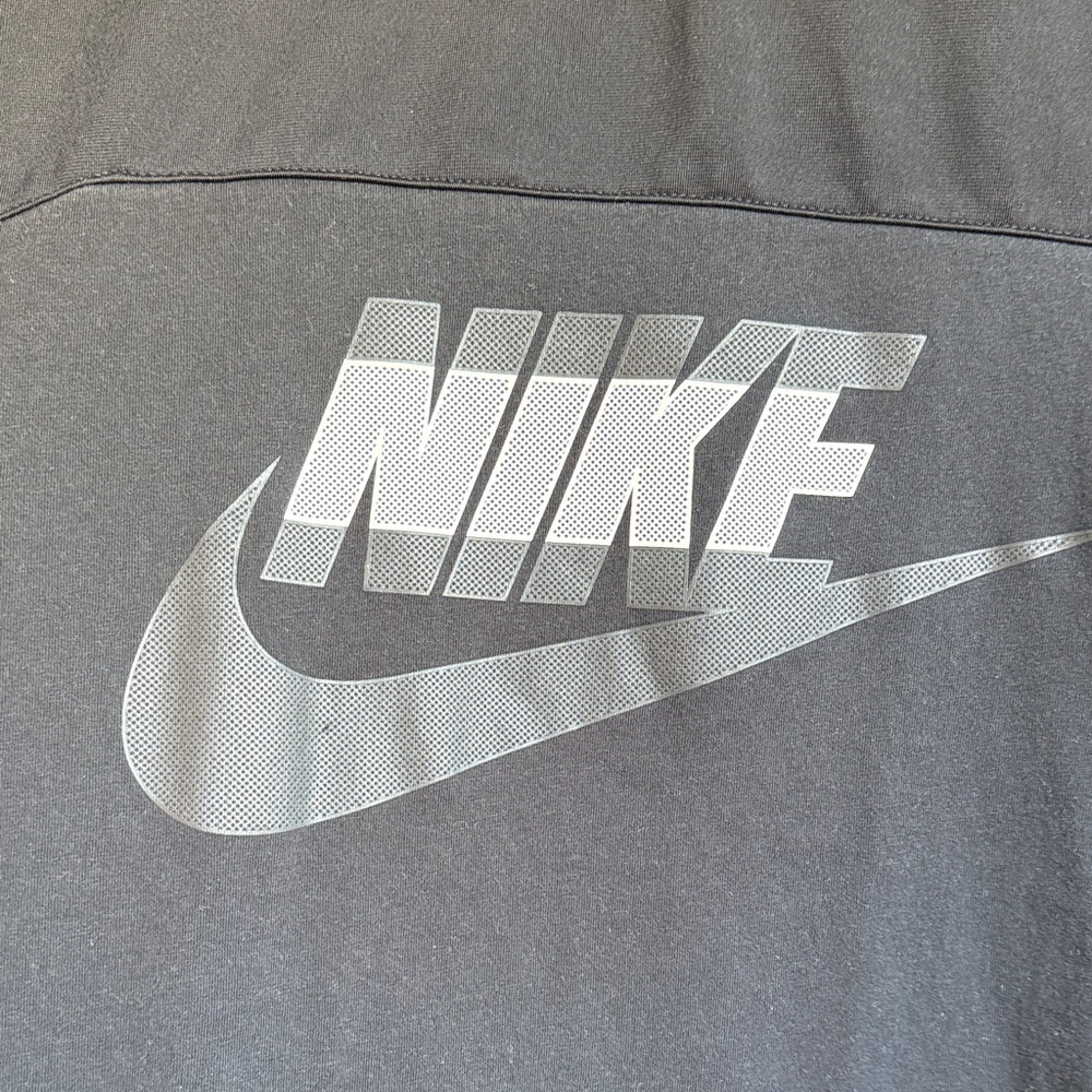 Nike Men's Black Tee with Logo - Picture 4 of 7